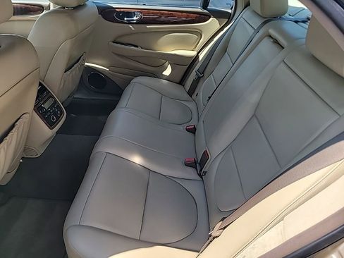 Used 2005 Jaguar XJ8 image 5