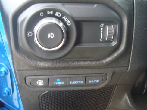 Used 2024 Jeep Wrangler Unlimited AWD/4WD image 7