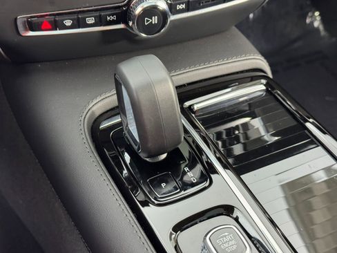 Used 2023 Volvo S60 T8 Plus image 31