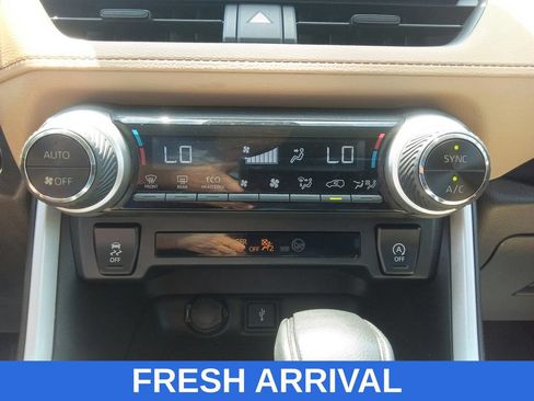 Used 2021 Toyota RAV4 XLE w/ Convenience Package FWD image 28