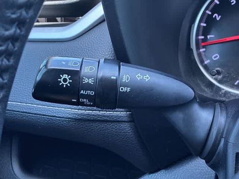 Used 2022 Toyota RAV4 XLE Premium image 29