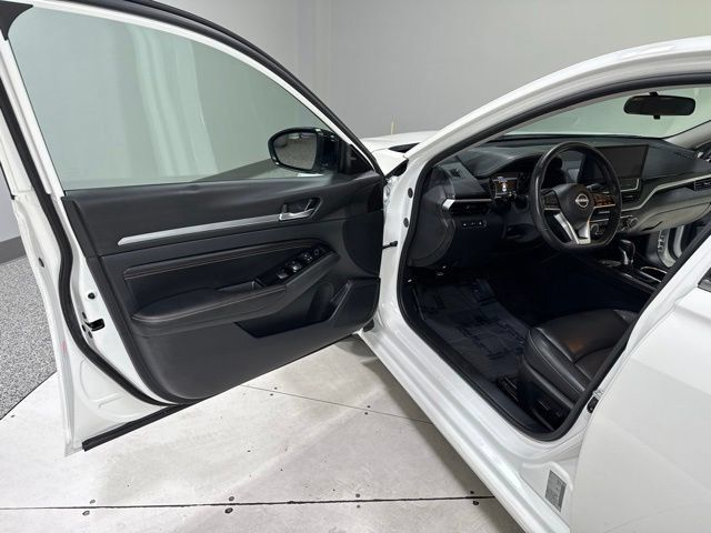 Used 2023 Nissan Altima 2.5 SR w/ SR Premium Package FWD image 11