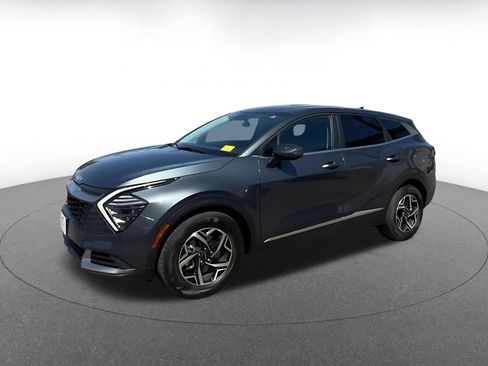 Used 2025 Kia Sportage LX image 8