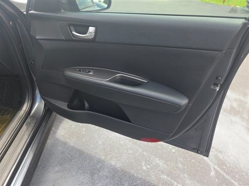 Used 2020 Kia Optima S FWD image 15