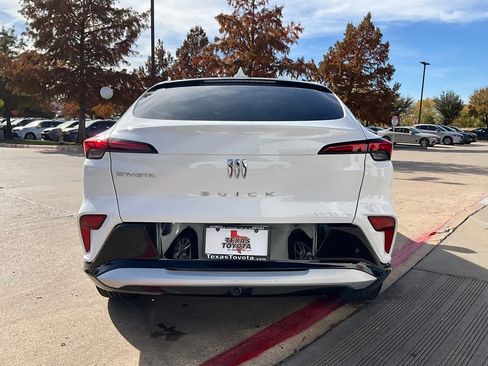 Used 2025 Buick Envista Sport Touring image 7