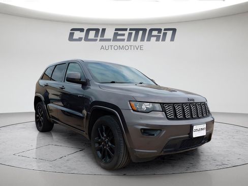 Used 2018 Jeep Grand Cherokee Altitude AWD/4WD image 4