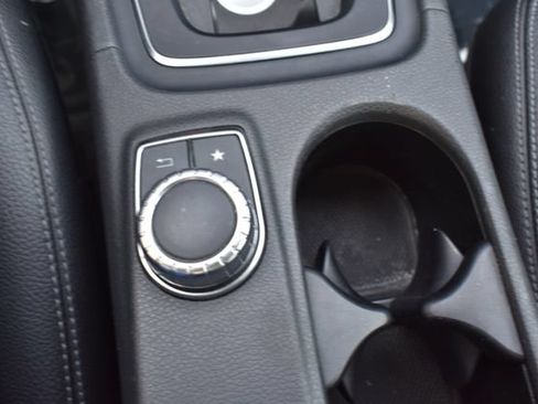 Used 2017 Mercedes-Benz GLA 250 4MATIC image 33