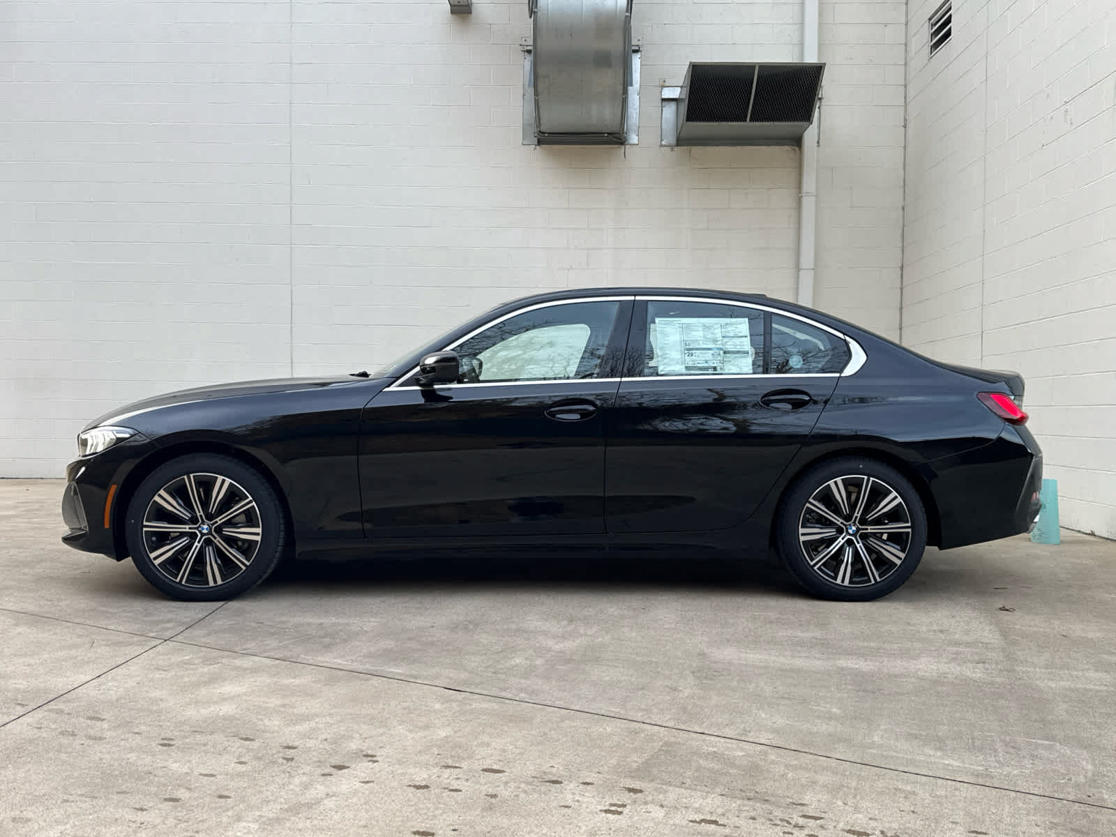 Used 2026 BMW 330i xDrive Sedan w/ Convenience Package AWD/4WD image 5