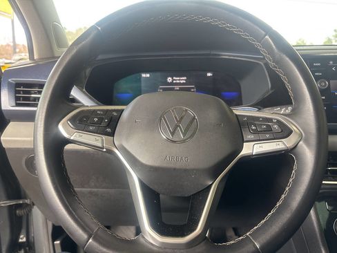 Used 2023 Volkswagen Taos SE image 11