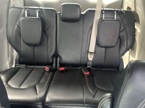 Used 2024 Chrysler Pacifica Touring-L FWD image 12