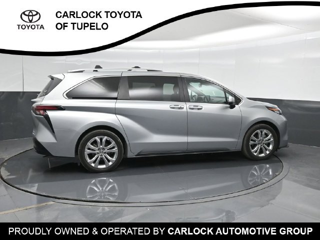 Used 2023 Toyota Sienna Platinum FWD image 4