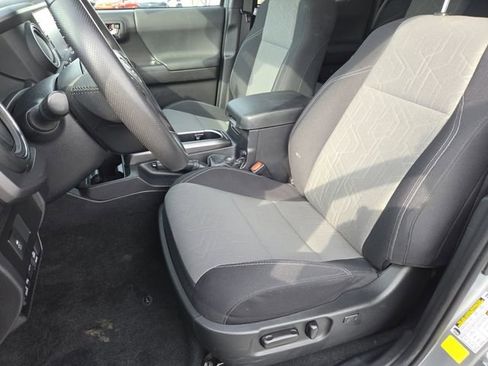 Used 2022 Toyota Tacoma TRD Sport w/ Technology Package RWD image 29