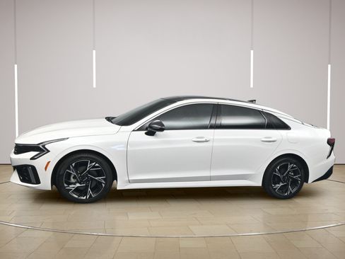 Used 2025 Kia K5 GT-Line w/ GT-Line Premium Package FWD image 4