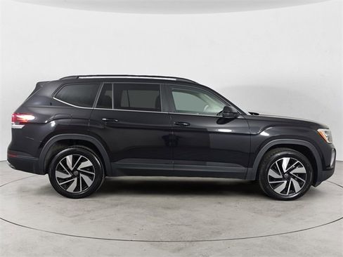 Used 2025 Volkswagen Atlas SE image 6