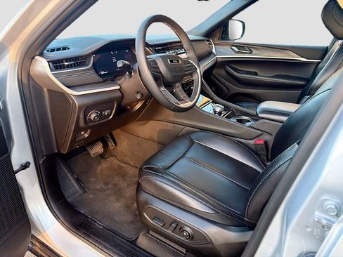 Used 2024 Jeep Grand Cherokee L Limited w/ Luxury Tech Group II image 27