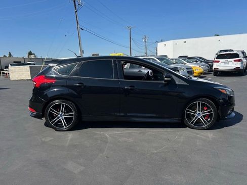 Used 2018 Ford Focus ST image 2