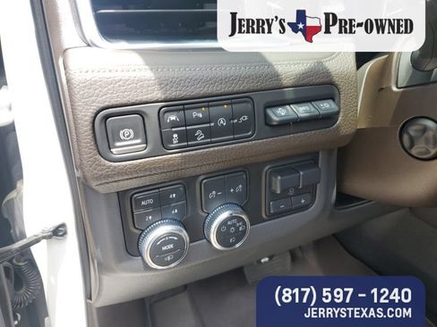Used 2021 GMC Yukon Denali w/ Denali Premium Package AWD/4WD image 10
