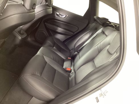 Used 2023 Volvo XC60 B5 Plus image 32