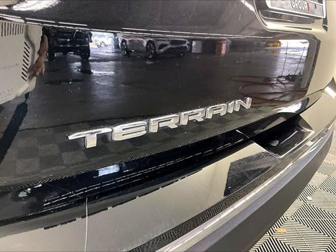 Used 2024 GMC Terrain SLT FWD image 30