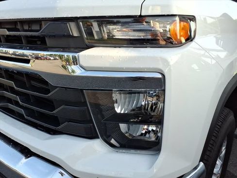 Used 2026 Chevrolet Silverado 2500 LT AWD/4WD image 3
