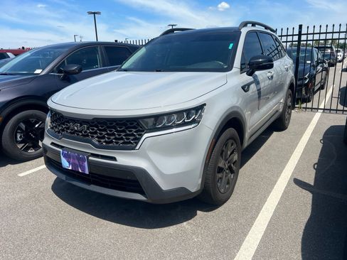 Used 2022 Kia Sorento S w/ Panoramic Sunroof Package AWD/4WD image 3
