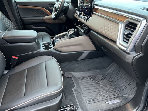 Used 2024 GMC Canyon Denali image 18