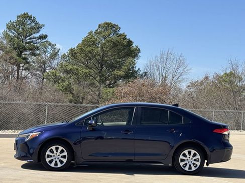 Used 2025 Toyota Corolla LE image 3