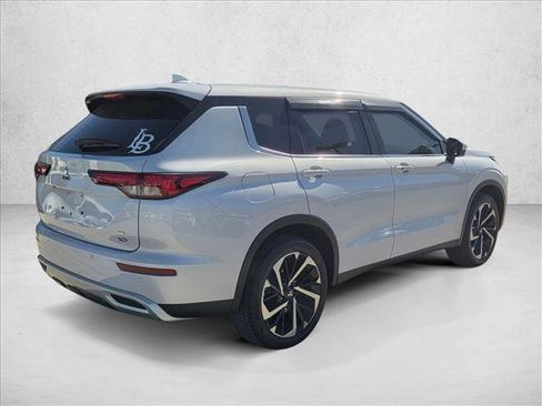 Used 2024 Mitsubishi Outlander SE image 5