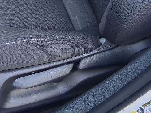 Used 2025 Toyota Corolla SE image 17