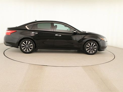 Used 2017 Nissan Altima 2.5 SL w/ 2.5 Technology Package image 8