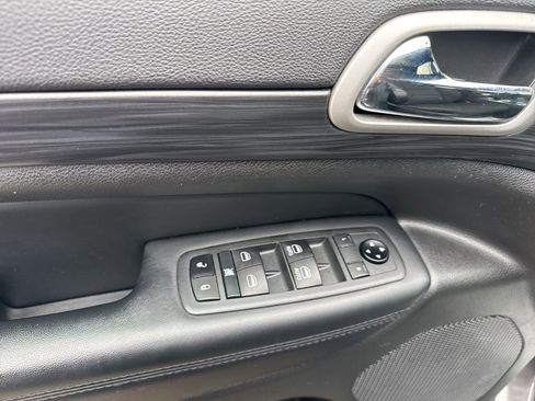 Used 2021 Jeep Grand Cherokee Laredo image 13