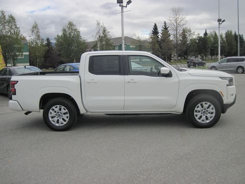 Used 2024 Nissan Frontier SV w/ SV Convenience Package image 4