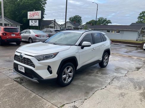 Used 2020 Toyota RAV4 Limited AWD/4WD image 9