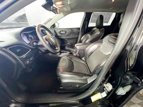 Used 2021 Jeep Cherokee Trailhawk image 11