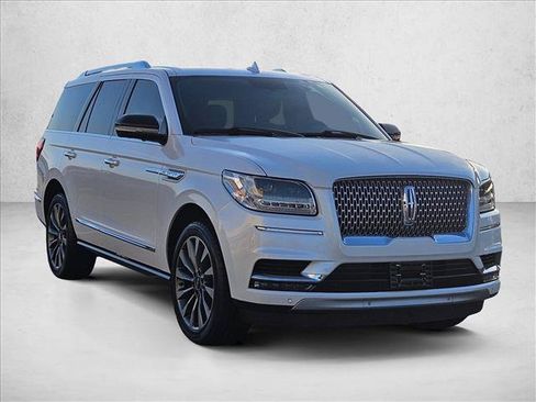 Used 2019 Lincoln Navigator Select RWD image 3