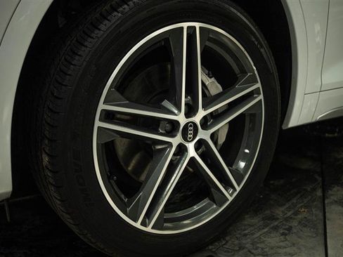 Used 2022 Audi Q5 e Prestige w/ Prestige Package AWD/4WD image 3