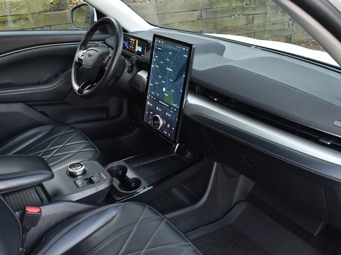 Used 2022 Ford Mustang Mach-E Select image 28