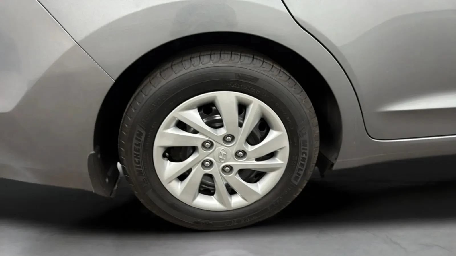 Used 2017 Hyundai Elantra SE FWD image 26