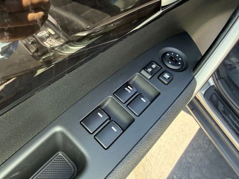 Used 2015 Kia Sorento LX image 10