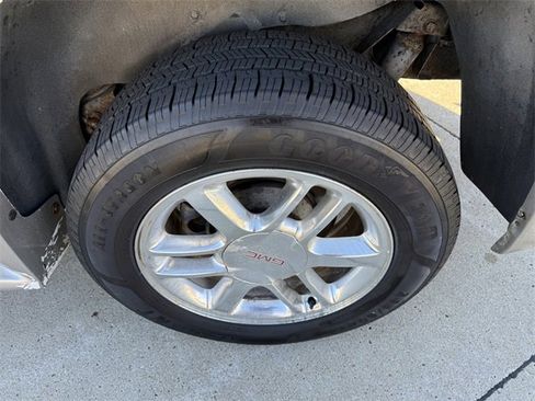 Used 2006 GMC Envoy XL Denali image 5