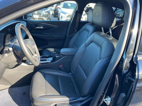 Used 2025 Buick Envista Sport Touring image 25