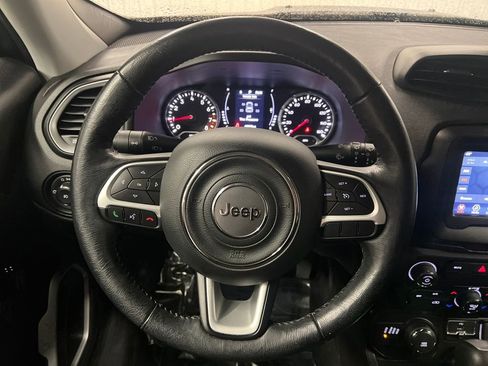 Used 2020 Jeep Renegade Latitude w/ Cold Weather Group image 18