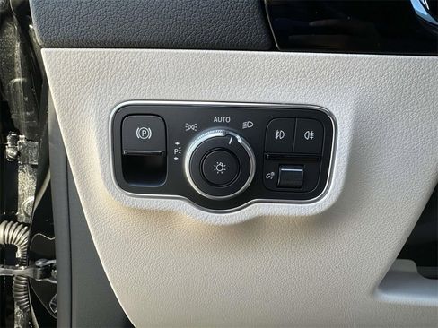 New 2025 Mercedes-Benz GLA 250 image 12