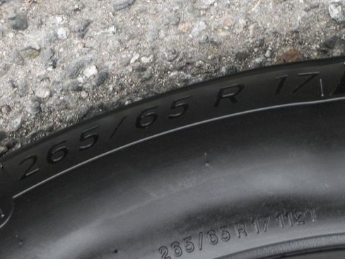 Used 2025 Nissan Frontier SV image 38