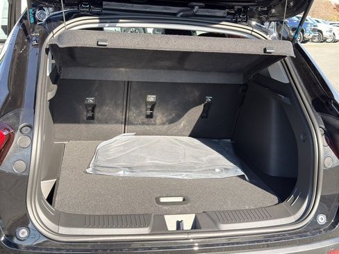 New 2026 Chevrolet Trax LT w/ Sunroof Package image 23