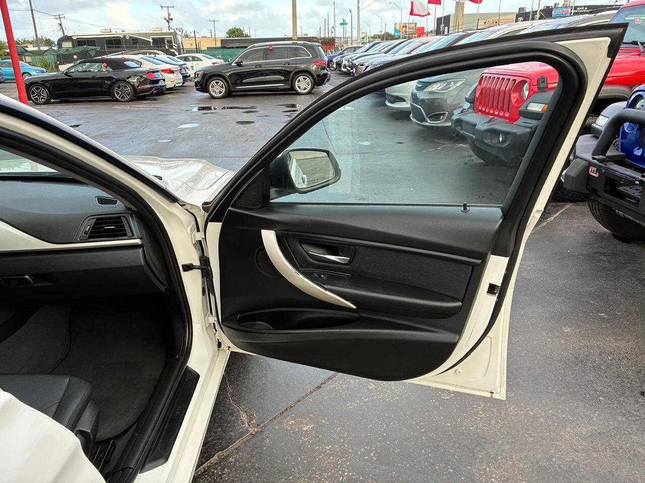 Used 2018 BMW 320i Sedan RWD image 13
