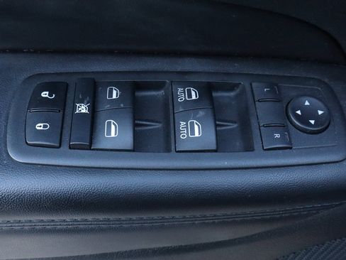 Used 2022 Jeep Grand Cherokee Laredo X image 16