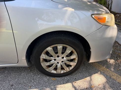 Used 2012 Toyota Corolla LE FWD image 13