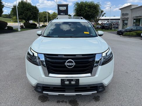 Used 2023 Nissan Pathfinder SL AWD/4WD image 5