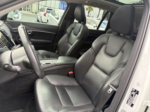 Used 2020 Volvo XC90 T6 Momentum w/ Protection Package Premier AWD/4WD image 16